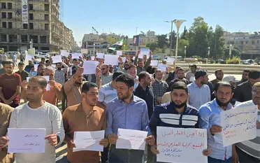 استياء عقب بدء صرف رواتب المعلمين في الشمال السوري دون زيادة