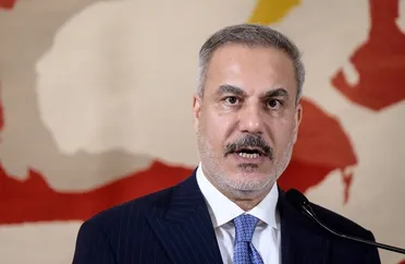 فيدان يشارك في اجتماع بالبيت الأبيض بحضور مسؤولين أمريكيين وسوريين