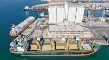 لتعزيز الأمن الغذائي.. وصول بواخر محملة بالقمح إلى مرافئ اللاذقية وطرطوس