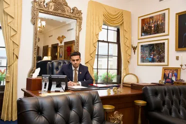 النائب الأميركي إبراهيم حمادة يجري اتصال مع مظلوم عبدي ويهنئه