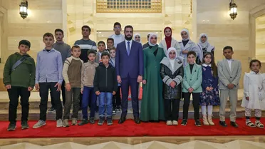 "الشرع" وعقيلته يلتقيان أطفال الشهداء والمتفوقين بمناسبة اليوم العالمي للطفل