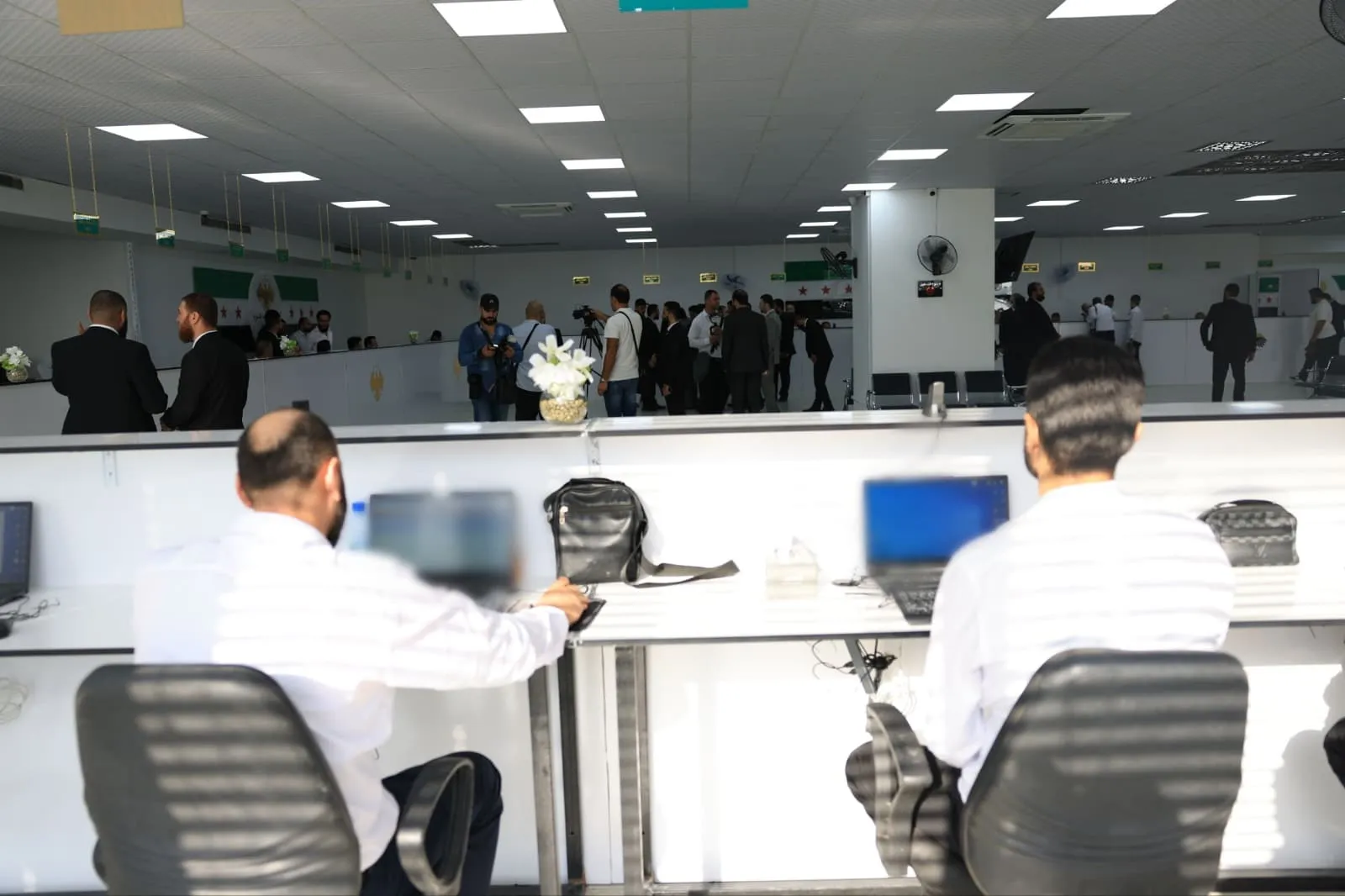 استياء من قرار تحديد مدة جواز السفر بعامين ونصف وتصريحات رسمية تزيد الاحتقان