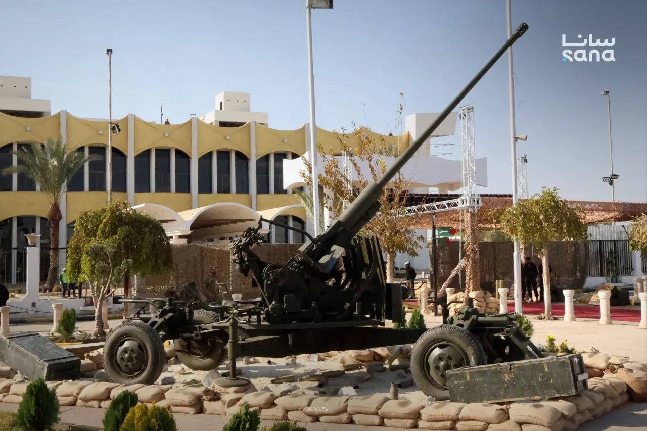 وزير الدفاع يفتتح المعرض العسكري للثورة السورية في دمشق