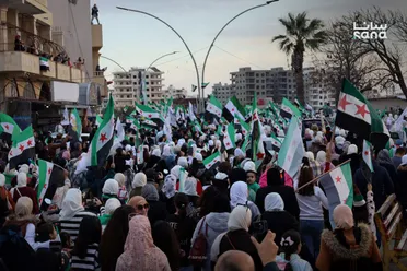 مسير شعبي حاشد في جبلة إحياءً للذكرى الأولى لتحرير سوريا