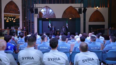 "الشرع" يلتقي بعثة المنتخب السوري في الدوحة ويهنئهم على أدائهم في كأس العرب 2025