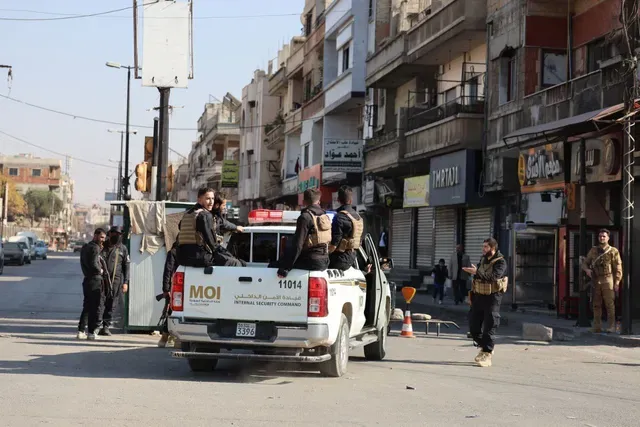 تحقيق "رويترز" يكشف مخططاً لتشكيل ميليشيات جديدة وإحياء نفوذ النظام المخلوع في الساحل