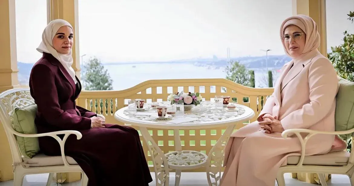 التعليم مدخل التعافي.. مشاركة بارزة لـ" لطفية الدروبي" في قمة إسطنبول 2025