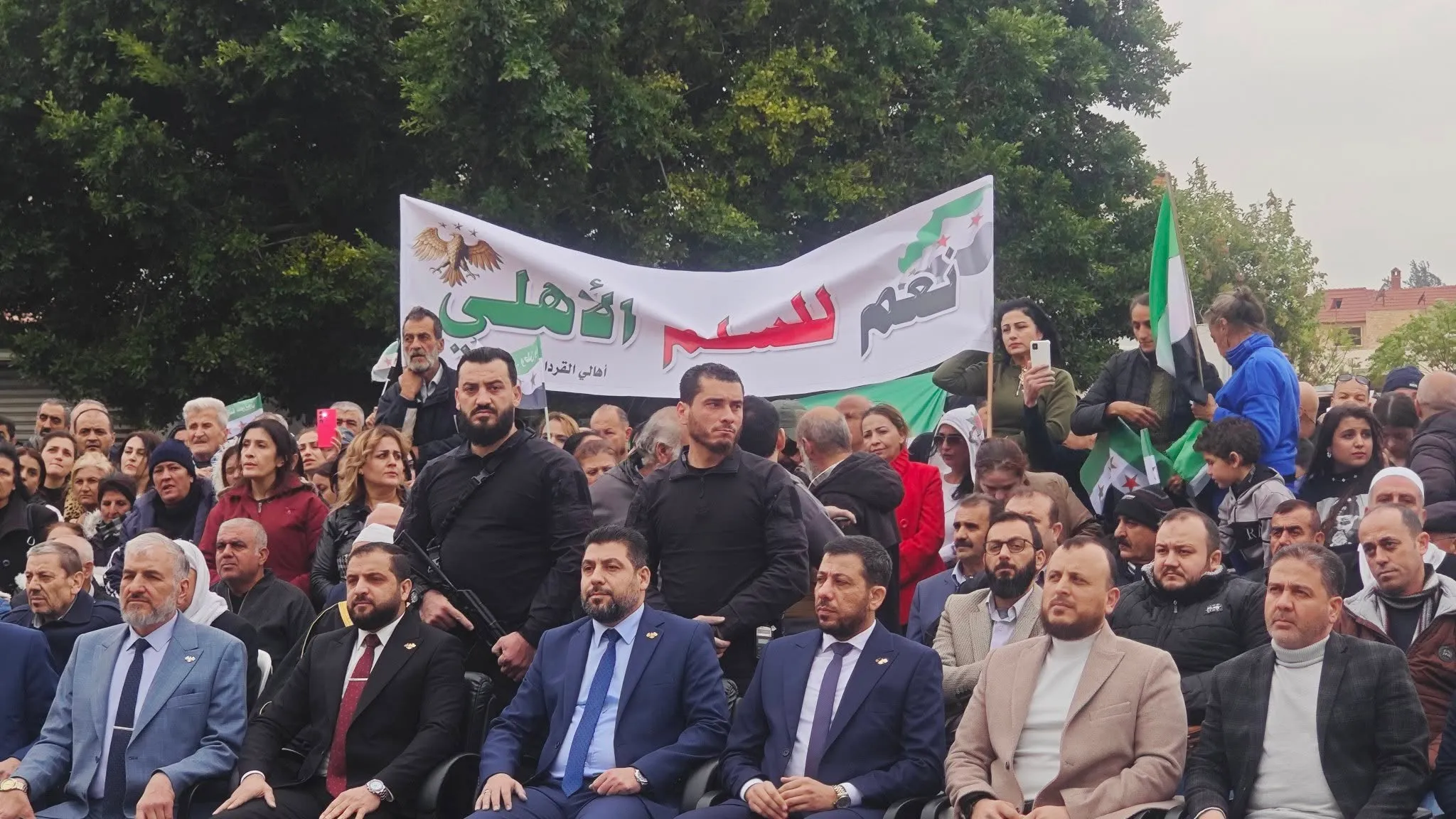 القرداحة تُحيي ذكرى النصر والتحرير… مدينة تتحرّر من إرث عائلة هيمنت على اسمها لعقود