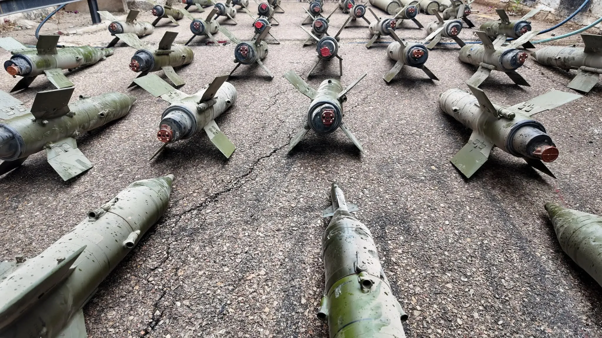 الأمن الداخلي يضبط مستودع صواريخ معدّة للتهريب في ريف درعا الشرقي