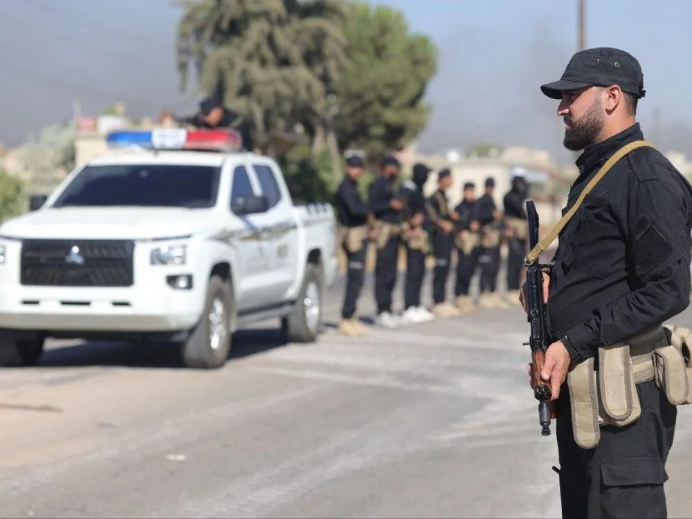 مصدر أمني: استهداف دورية للأمن الداخلي بطائرة مسيرة في السويداء. 