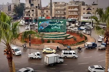 حقوقي يُحذر من تزوير سردية الثورة ويدعوا لتوثيق نضال السوريين قبل أن يُسرق التاريخ