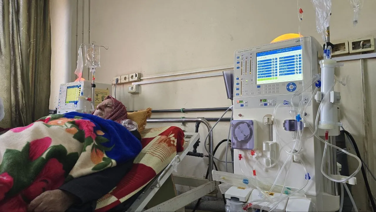حملة “فداء لحماة” ترفد مشافي المحافظة بـ 35 جهاز غسيل كلى جديداً