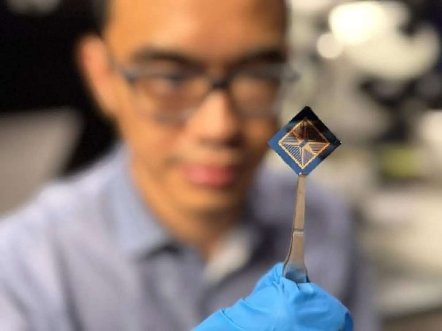 تكنولوجيا: علماء يكشفون عن شريحة دماغية متطورة للتواصل المباشر بين الدماغ والحاسوب