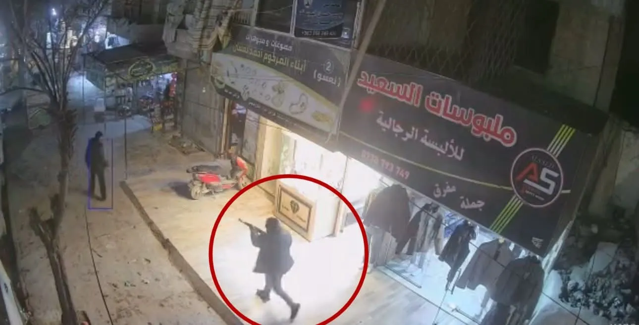 عصابة مسلّحة تقتل شخصين وتسرق ذهبًا من محل في حي الهلك بحلب