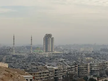 محافظ حلب: عودة الحياة تدريجيًا إلى أحياء المدينة بعد ليلة عصيبة