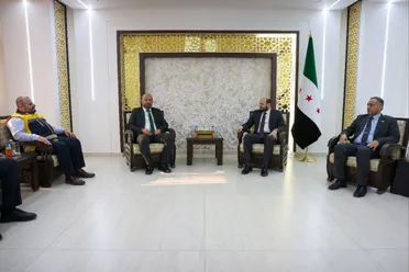 وزيرا الطوارئ والطاقة يبحثان تعزيز السلامة والأمن في منشآت الطاقة بدمشق