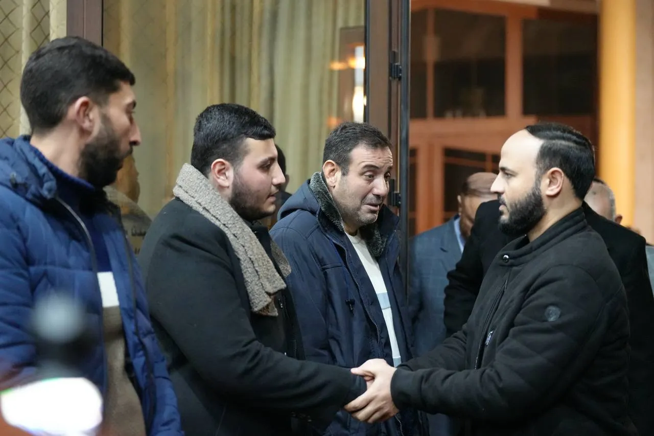 محافظ حلب يقدّم التعازي لأسر ضحايا القصف ويؤكد: استهداف المدنيين انتهاك إنساني صارخ