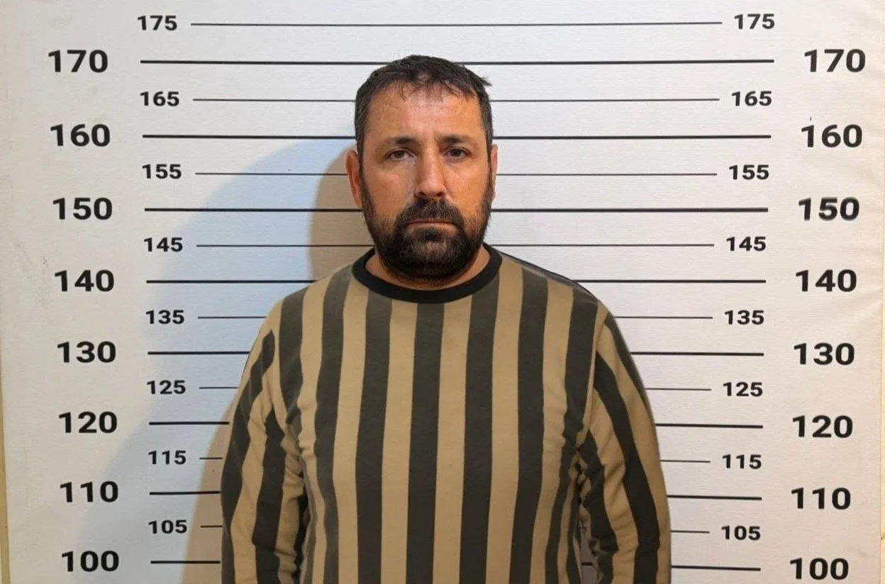 الداخلية تُعلن القبض على أحد أعضاء خلية "سرايا الجواد" بريف جبلة وضبط أسلحة وذخائر