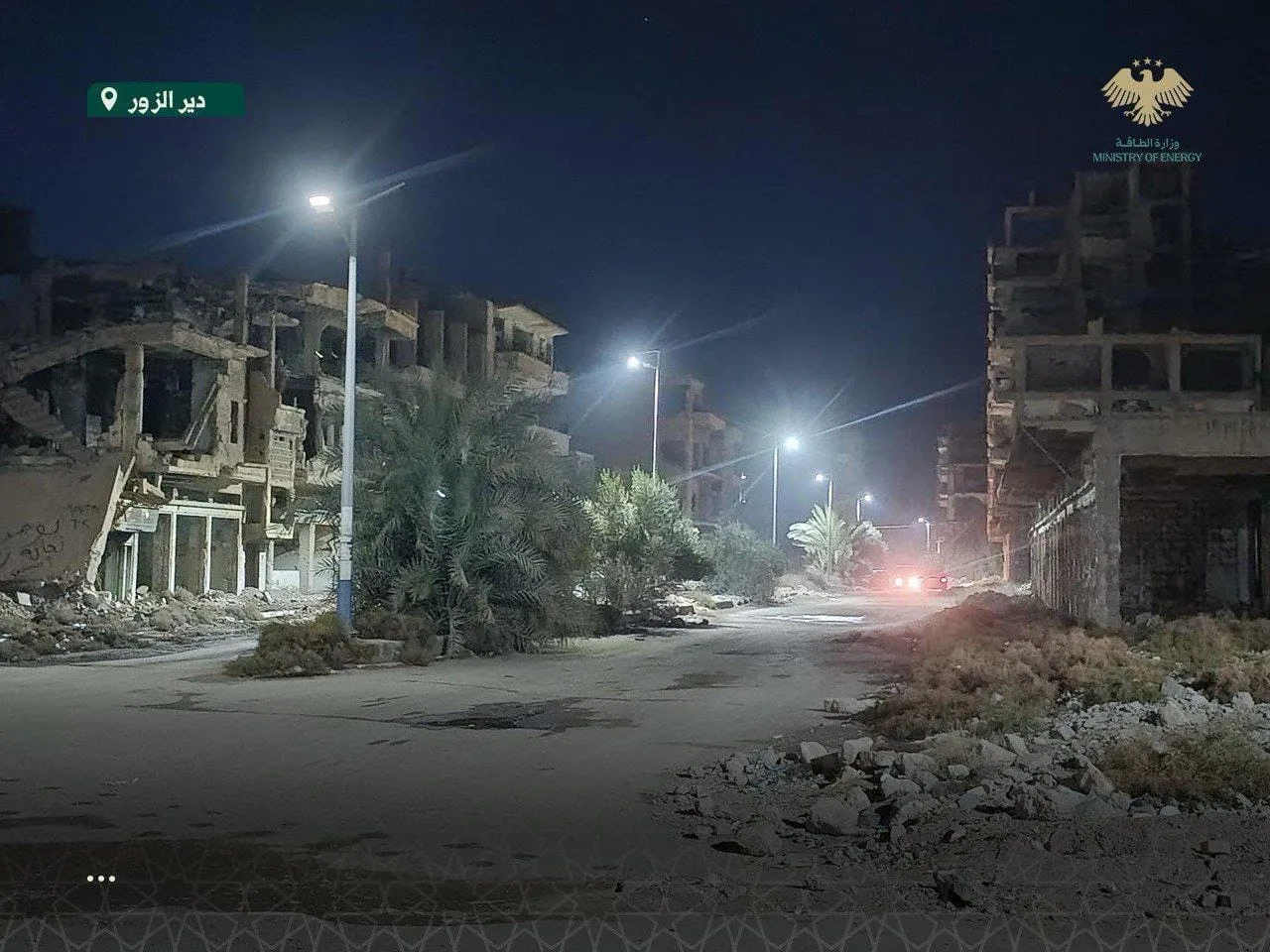 تركيب 800 جهاز إنارة شمسي في أحياء متفرقة بدير الزور