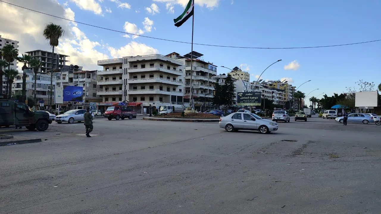 القرداحة ترفض الفتنة.. وجهاؤها يؤكدون على السلم الأهلي ويرحبون بمؤشرات الانفراج