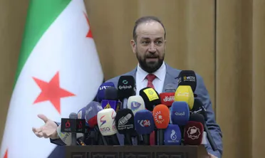 وزير الإعلام: التعامل مع الشائعات يجب أن يكون بهدوء وروية.