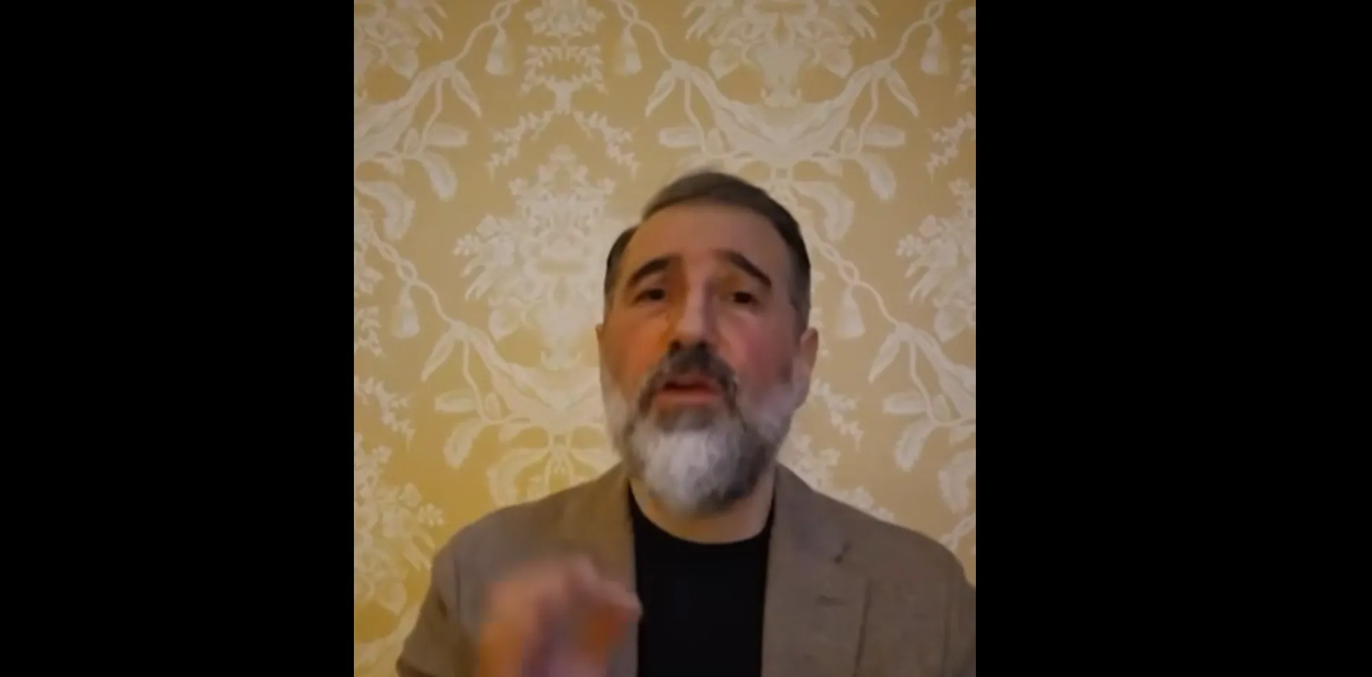 رامي مخلوف  يحذّر العلويين من الاستماع للشيخ غزال ويهاجم مسار الفيدرالية