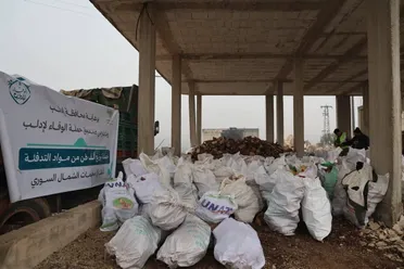 محافظة إدلب تُطلق مشروع لتجهيز ١٠٠٠ طن من حطب التدفئة للمخيمات