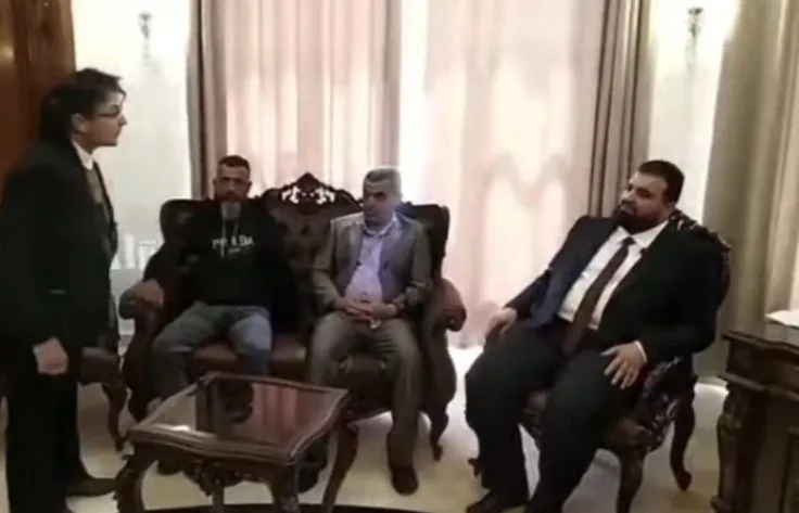 "صرخة في وجه الدولة".. خطاب انفعالي أمام محافظ السويداء يُثير الجدل وتباين في الآراء