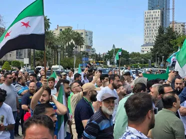 مظاهرات في محافظات سورية تنديداً بالتدخل الإسرائيلي