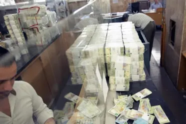 حجم واردات سوريا يقفز إلى 8 مليارات دولار في 5 أشهر... والليرة تحت الضغط دون تدخل المركزي