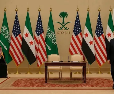 السيناتورة "إليزابيث وارن" تدعو لتخفيف العقوبات على سوريا وتحسين استقرارها