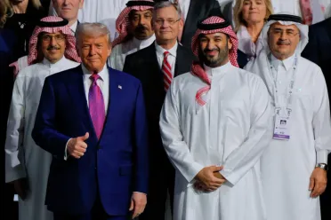 ترامب يعلن من السعودية عن رفع العقوبات عن سوريا ويؤكد تطبيع العلاقات مع دمشق