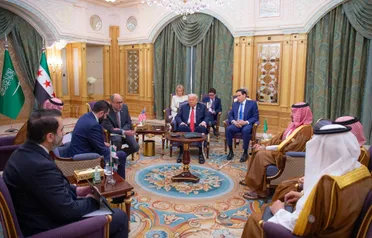 الخارجية السورية تُعلق على لقاء "الشرع وترامب": تاريخي يمثل بداية مرحلة جديدة من التعاون 