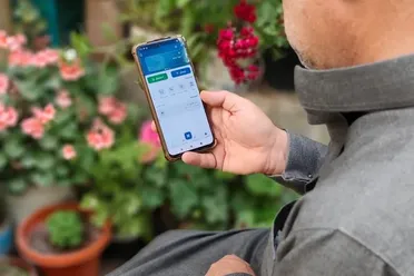 خدمة رقمية في بيئة نقدية.. "شام كاش" تحت مجهر الموظفين