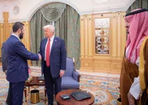 من زعيم ملاحق إلى شريك دبلوماسي.. واشنطن ترفع العقوبات المفروضة على الرئيس "الشرع"
