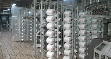 صناعيون يطالبون بمنع استيراد الألبسة الجاهزة بهدف دعم الصناعة الوطنية 