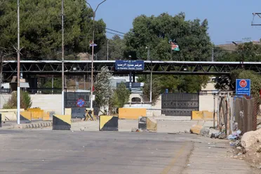 الاردن يطالب بإعادة تأهيل معبر درعا للتخفيف عن نصيب