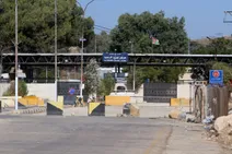 الاردن يطالب بإعادة تأهيل معبر درعا للتخفيف عن نصيب