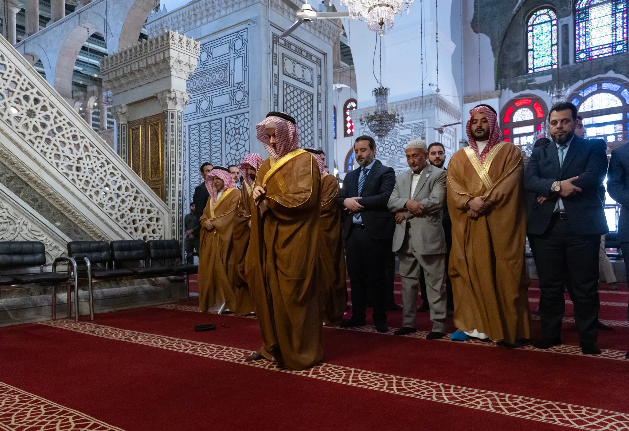 رسائل بن فرحان في الجامع الأموي.. صلاة جنازة على المشروع الإيراني في سوريا؟
