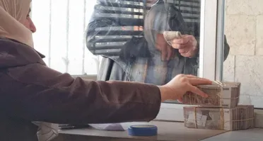وزير المالية يؤكد تضمين المنحة في الرواتب وصرفها قبل عيد الأضحى