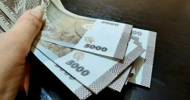 الليرة السورية تتحسن نسبياً أمام الدولار وسط تفاوت ملحوظ بين المحافظات