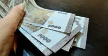 الليرة السورية تتحسن نسبياً أمام الدولار وسط تفاوت ملحوظ بين المحافظات