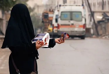 البائعات المتجولات في سوريا ما بين الحاجة الملحة والصعوبات اليومية خلال العمل