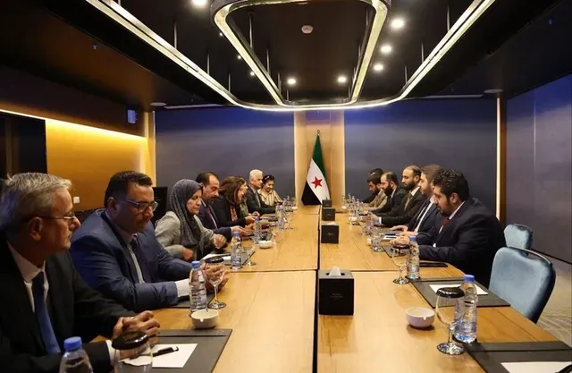 قيادي كردي: المحادثات بين دمشق والإدارة الذاتية جدية وتتركز على التعليم وعودة النازحين