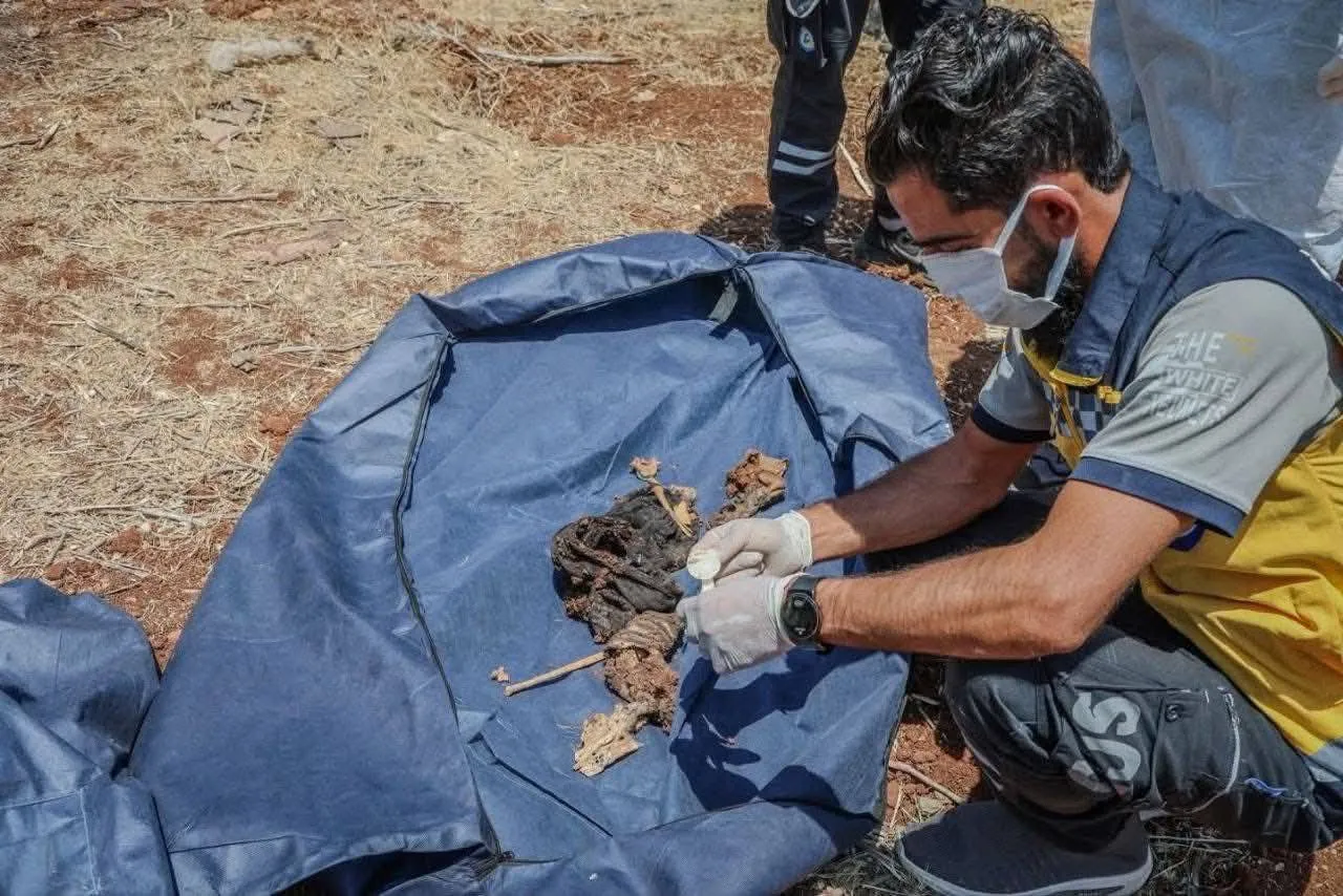 المقابر الجماعية: شاهد صامت على وحشية نظام الأسد واحتقاره لحياة السوريين