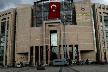 القضاء التركي يصدر أحكامًا بالسجن المؤبد بحق 4 عسكريين أدينوا بقتل لاجئين سوريين