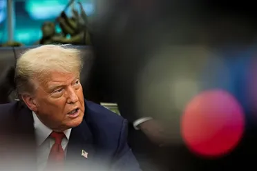 ترامب يوقّع أمراً تنفيذياً بإنهاء برنامج العقوبات الأميركية على سوريا