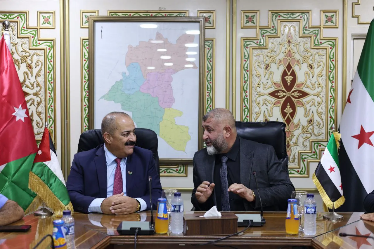 محافظ درعا يستقبل وفداً أردنياً برئاسة محافظ إربد