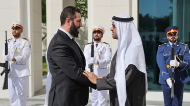 صحيفة عبرية تنفي لقاء الشرع مع مستشار الأمن القومي الإسرائيلي