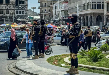 الأمن الداخلي يوقف عصابة تنتحل صفة أمنية وتبتز الأهالي في ريف حمص